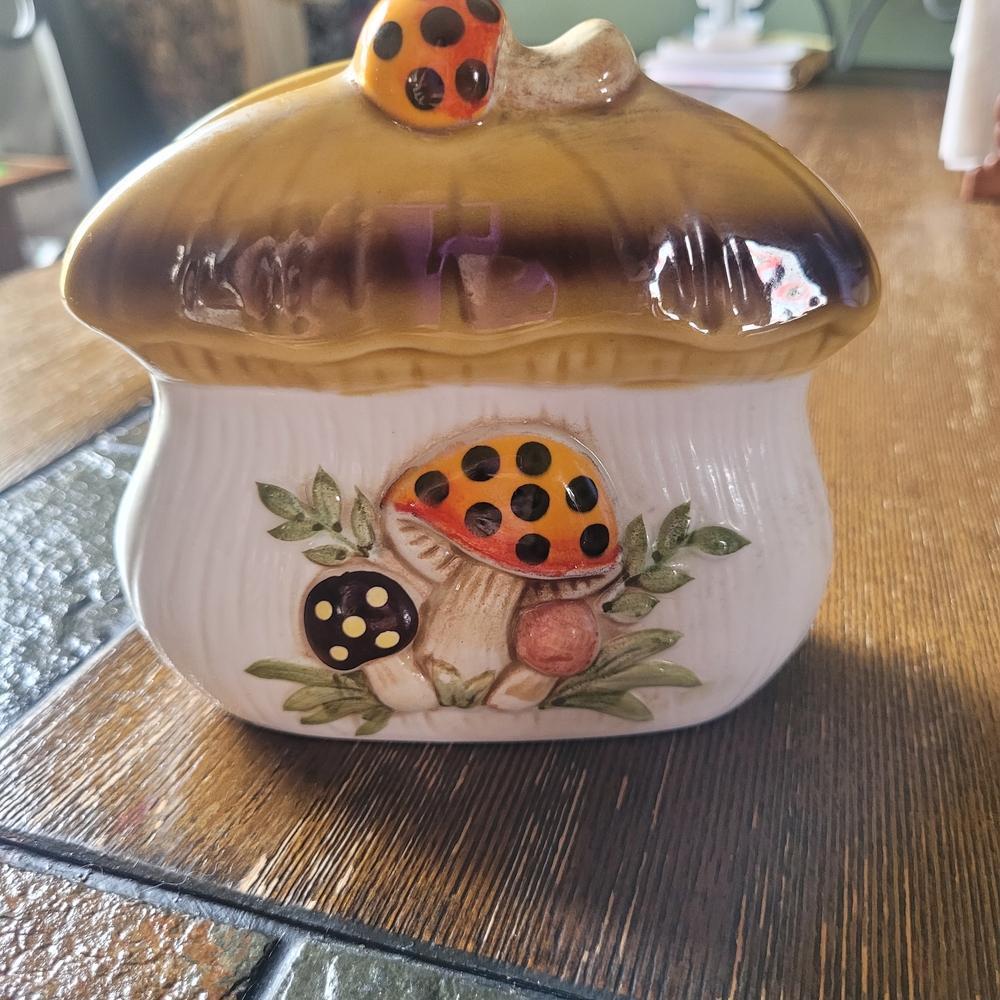 Ceramic Mushroom Trinket Jar - Yellow Brown